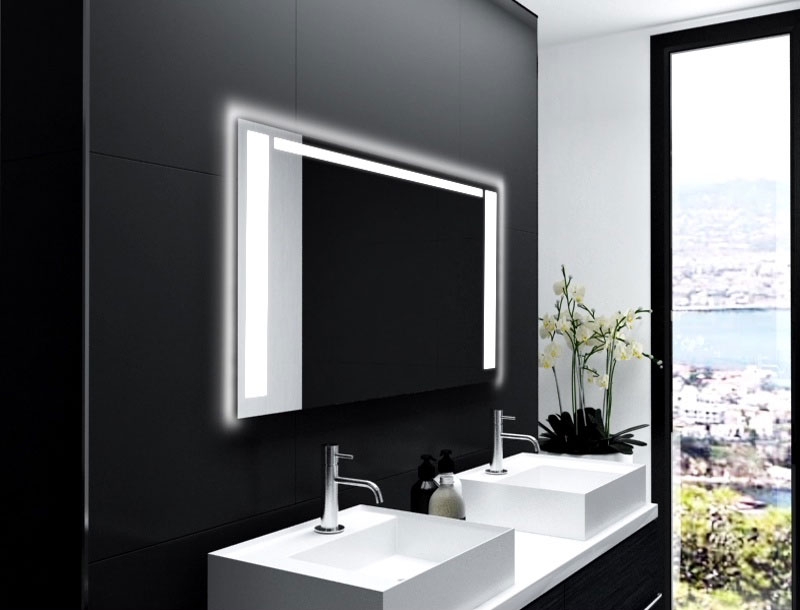 Badspiegel Chartres mit LED Beleuchtung links, rechts und oben von Glaswerk24 - Qualität Made in Germany