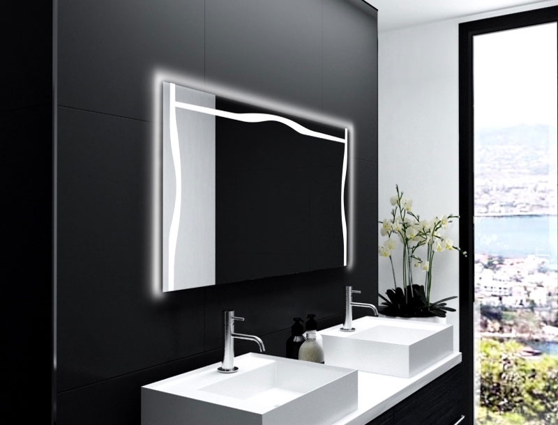 Badspiegel Bergamo mit LED Beleuchtung links, rechts und oben von Glaswerk24 - Qualität Made in Germany